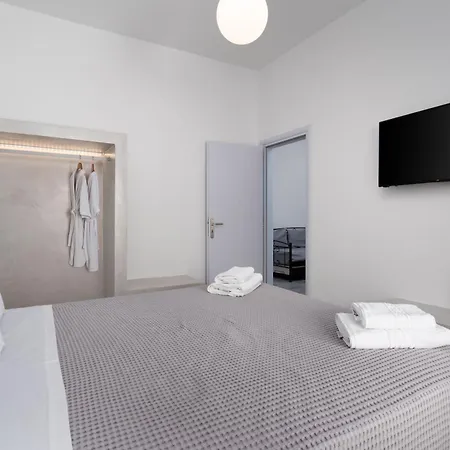 New Lux Kambos & Prive Jacuzzi Megalochori (Santorini)
